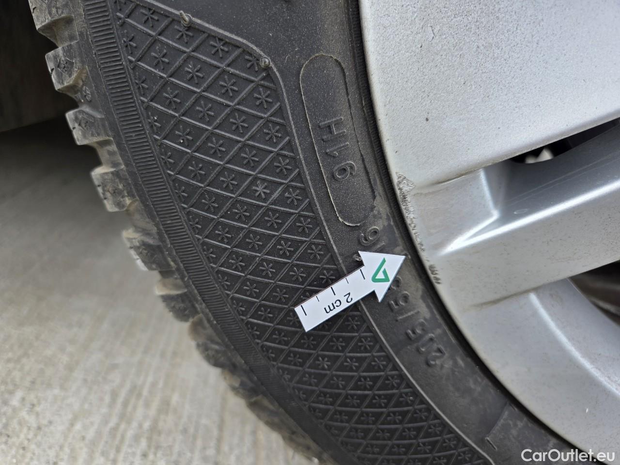  Volkswagen  Golf  Life 1.0 TSI #29