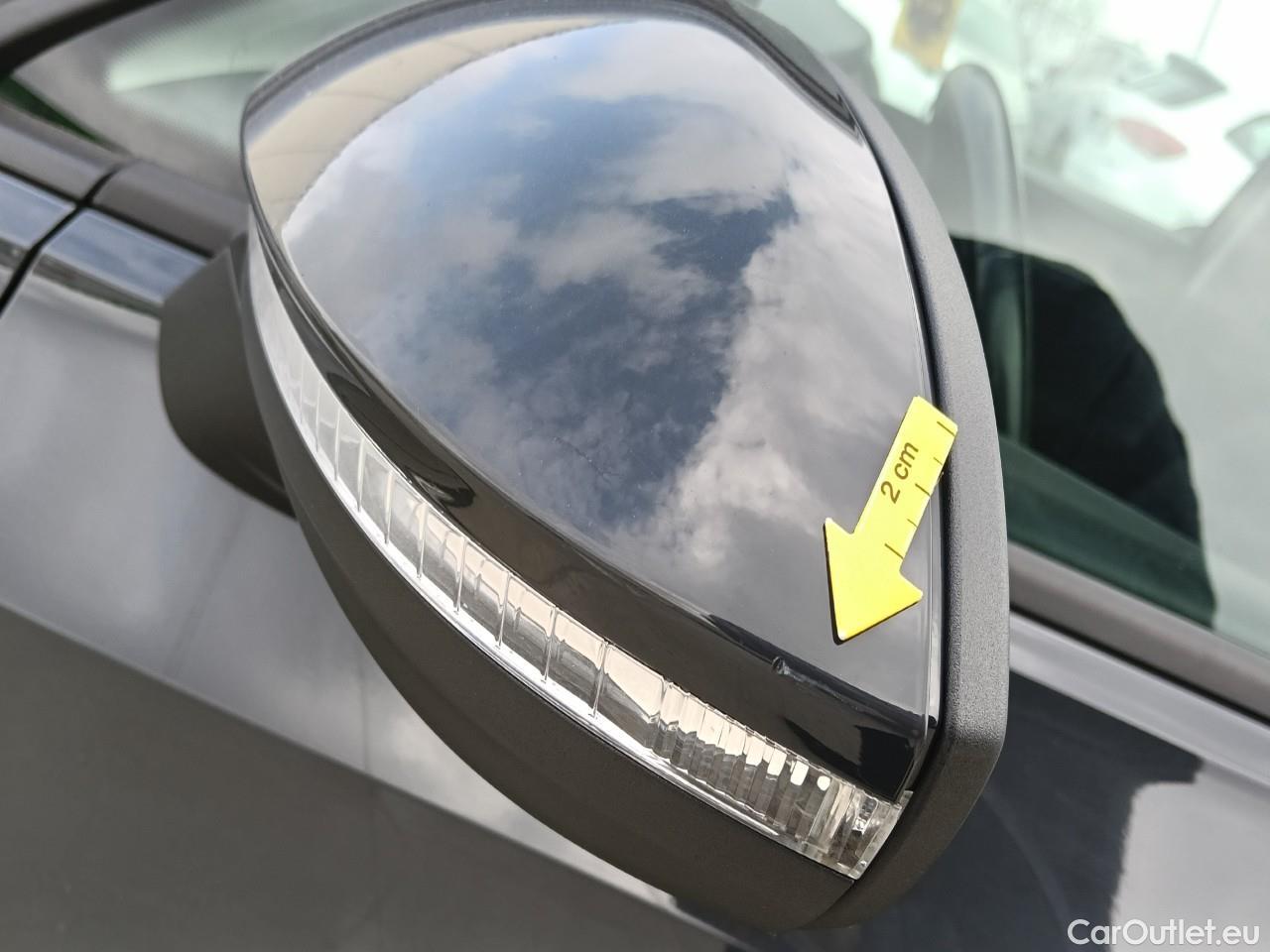  Volkswagen  Golf  Life 1.0 TSI #8