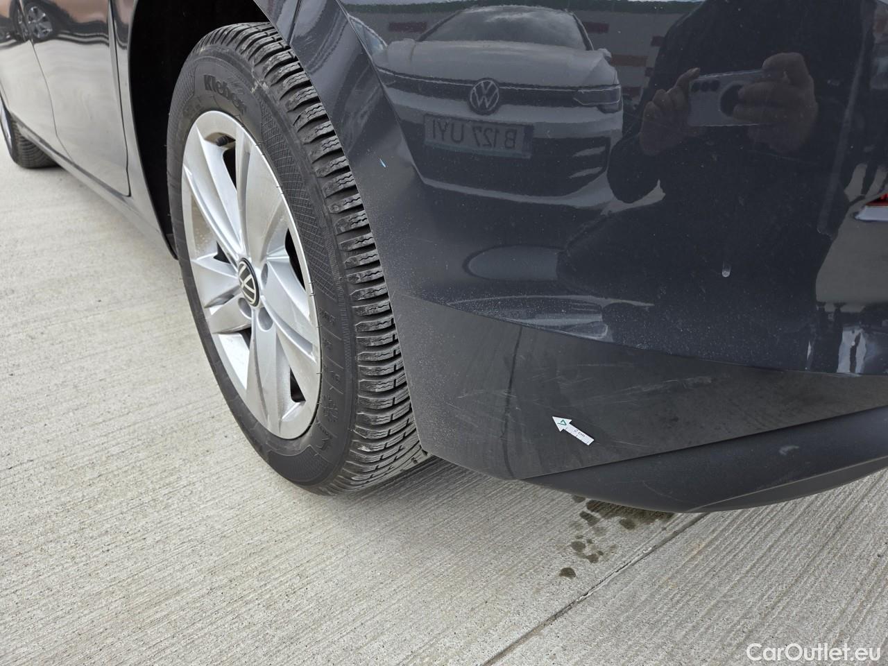  Volkswagen  Golf  Life 1.0 TSI #24