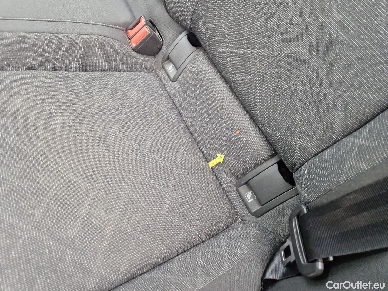  Volkswagen  Golf  Life 1.0 TSI #44