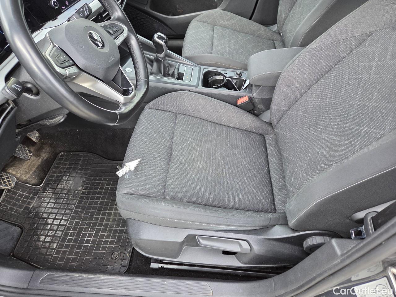  Volkswagen  Golf  Life 1.0 TSI #36