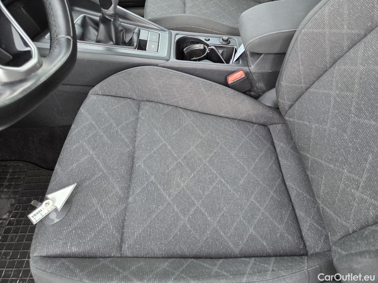  Volkswagen  Golf  Life 1.0 TSI #37