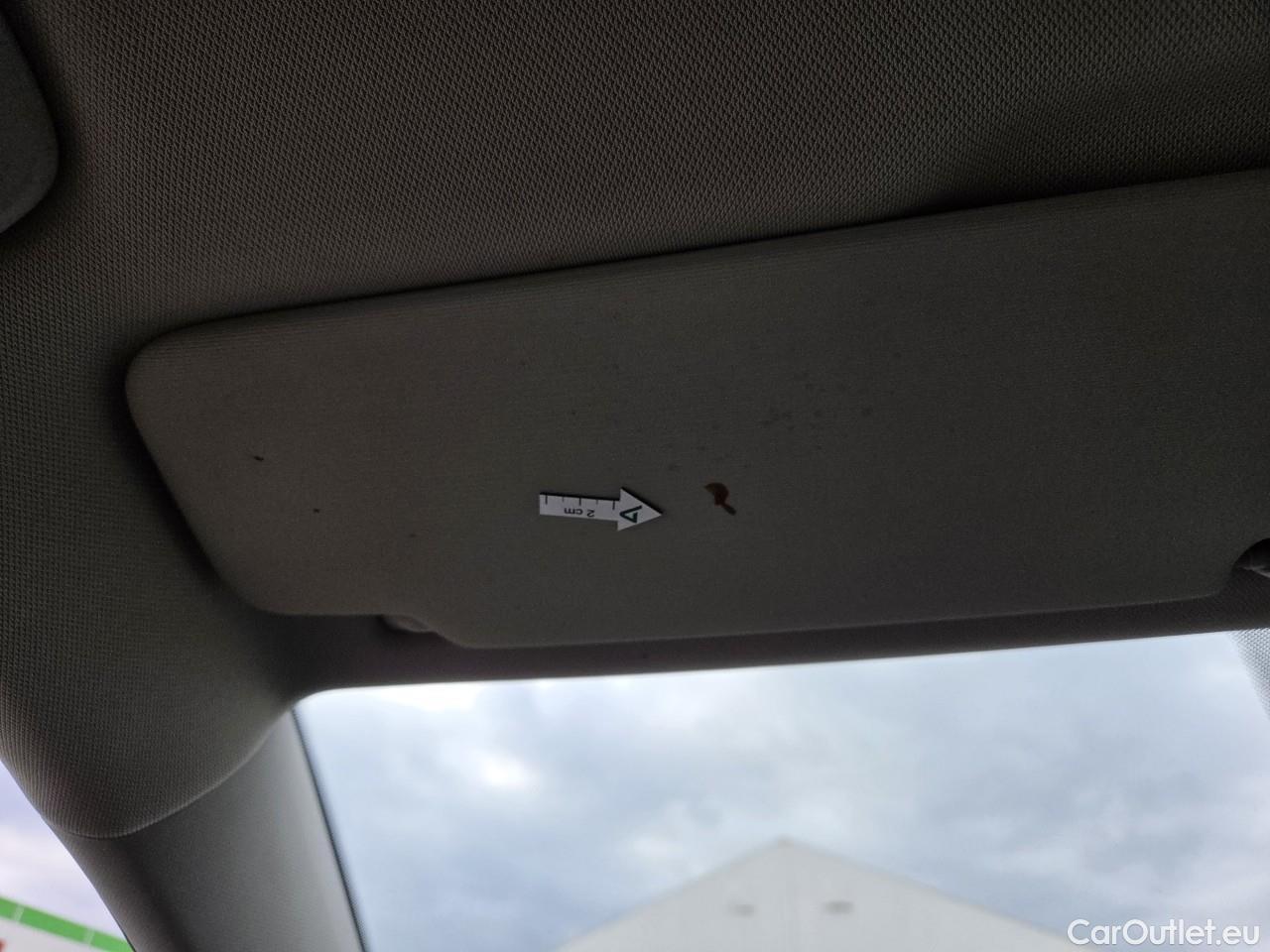  Volkswagen  Golf  Life 1.0 TSI #41