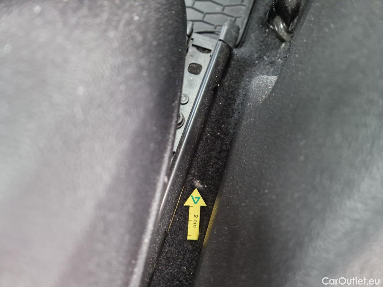  Volkswagen  Golf  Life 1.0 TSI #38