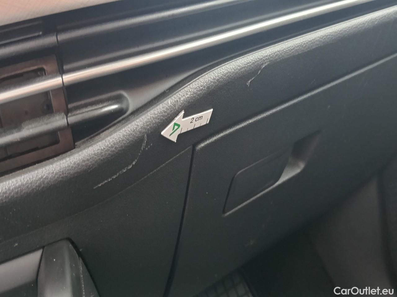  Volkswagen  Golf  Life 1.0 TSI #44