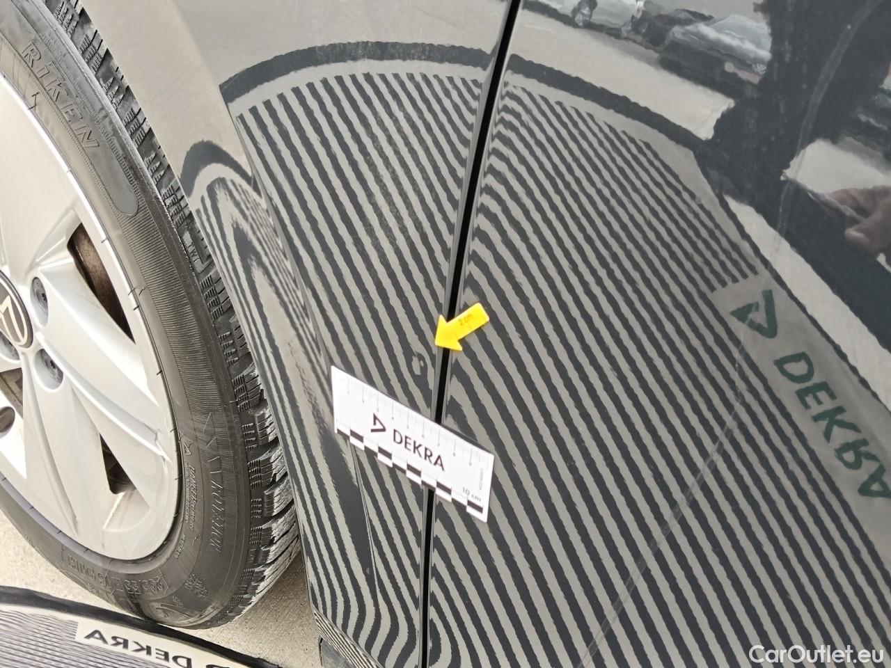  Volkswagen  Golf  Life 1.0 TSI #4