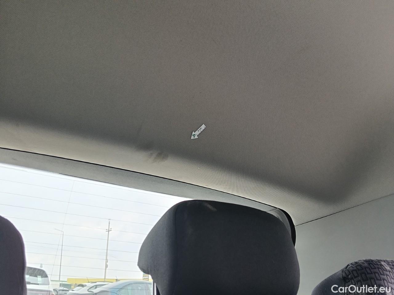  Volkswagen  Golf  Life 1.0 TSI #36