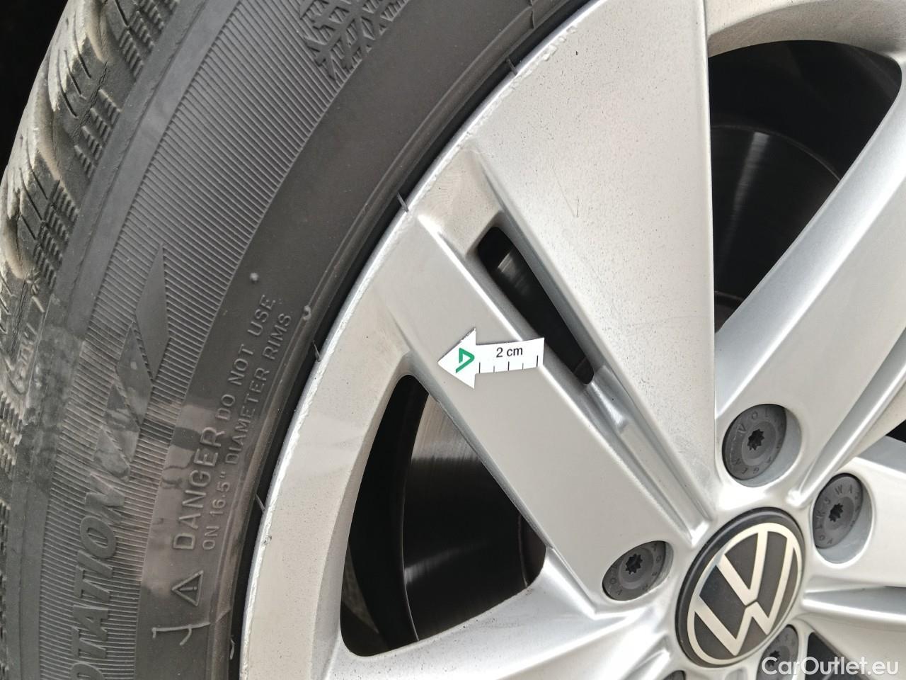  Volkswagen  Golf  Life 1.0 TSI #10