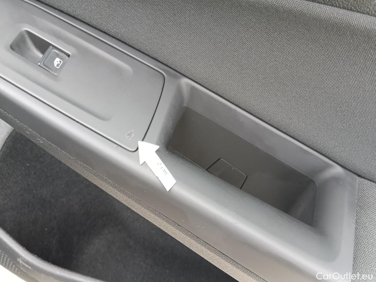  Volkswagen  Golf  Life 1.0 TSI #18