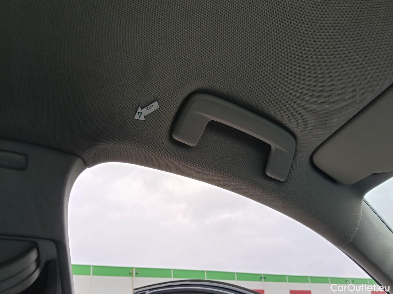  Volkswagen  Golf  Life 1.0 TSI #38