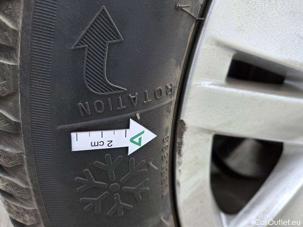  Volkswagen  Golf  Life 1.0 TSI #20