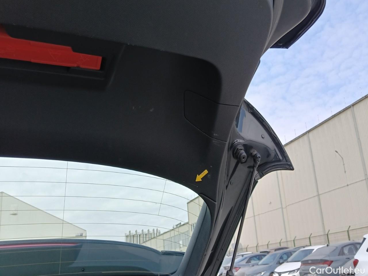  Volkswagen  Golf  Life 1.0 TSI #25