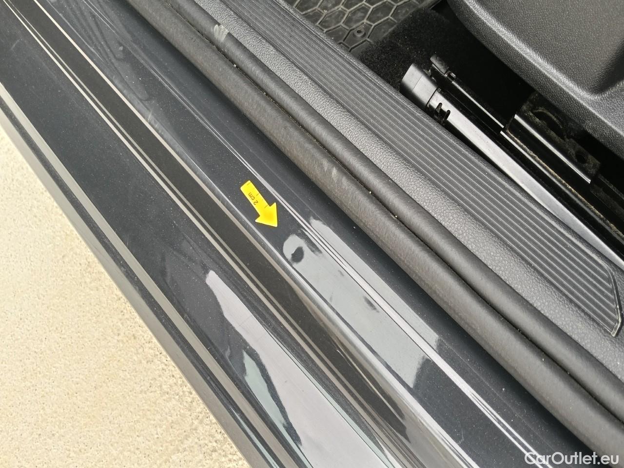  Volkswagen  Golf  Life 1.0 TSI #35