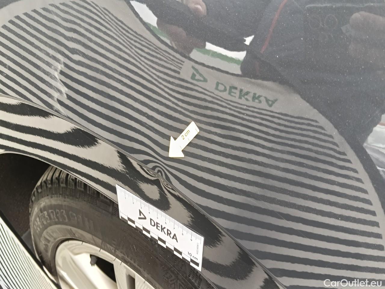  Volkswagen  Golf  Life 1.0 TSI #32