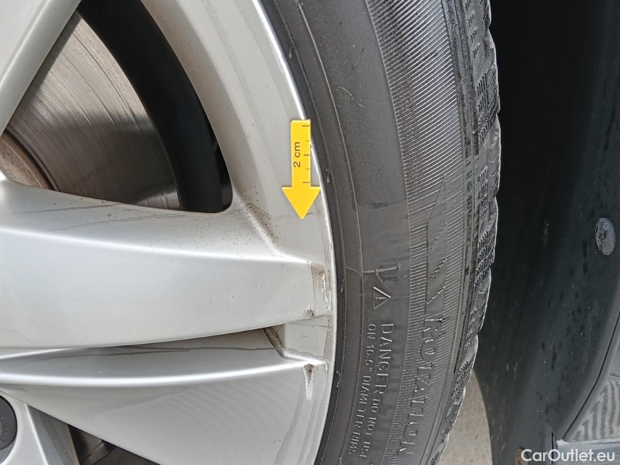  Volkswagen  Golf  Life 1.0 TSI #10