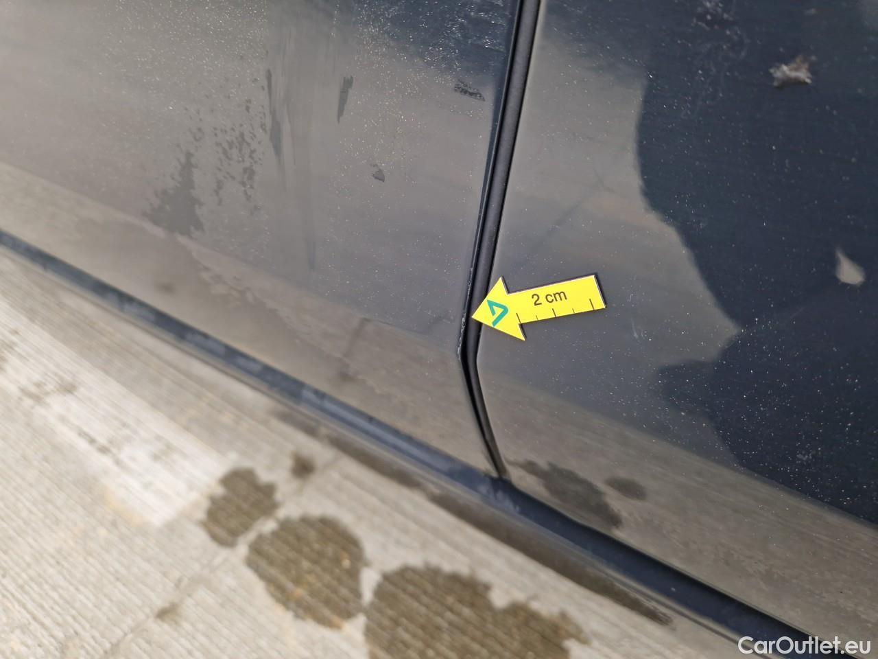  Volkswagen  Golf  Life 1.0 TSI #1