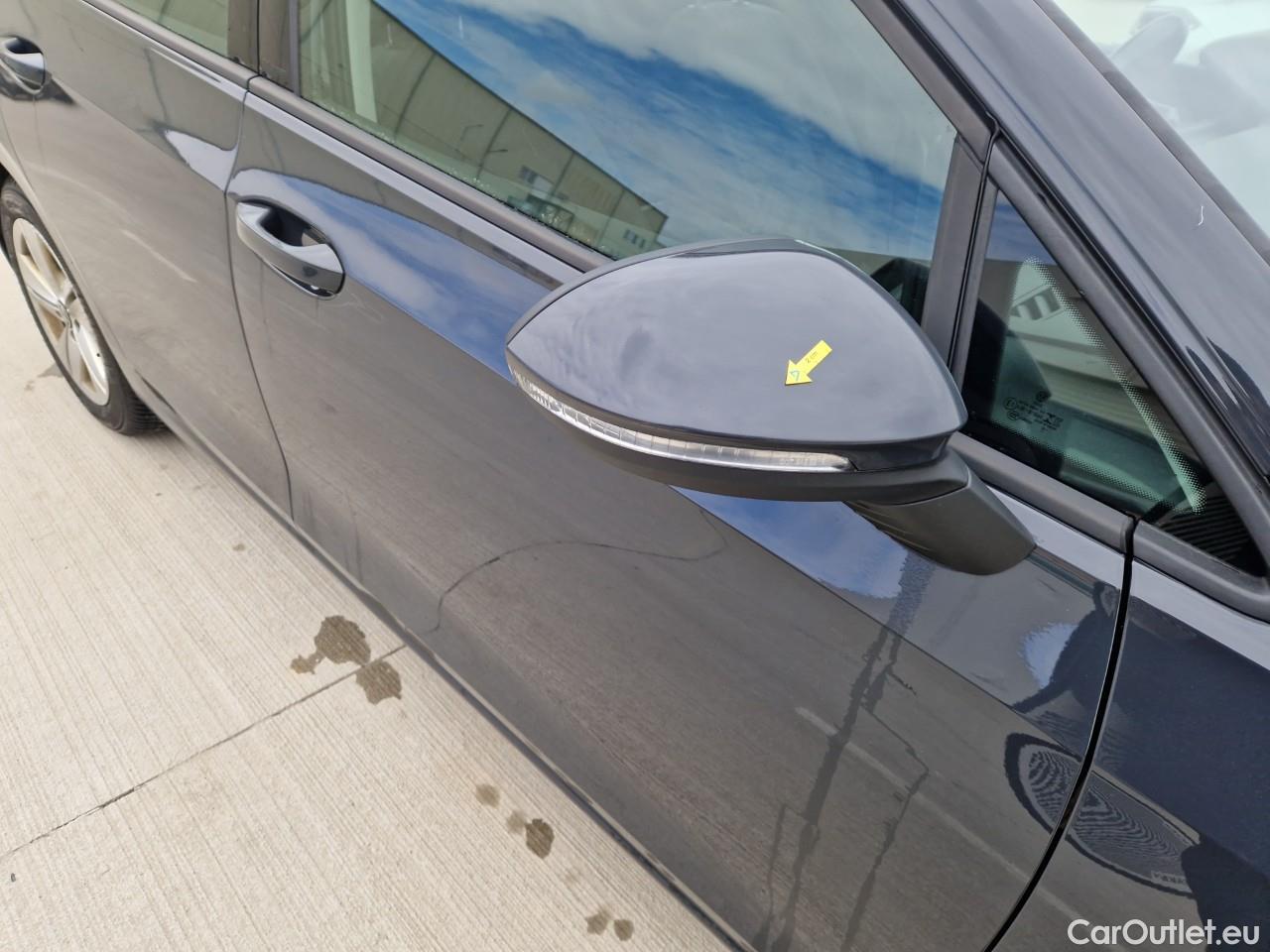  Volkswagen  Golf  Life 1.0 TSI #18