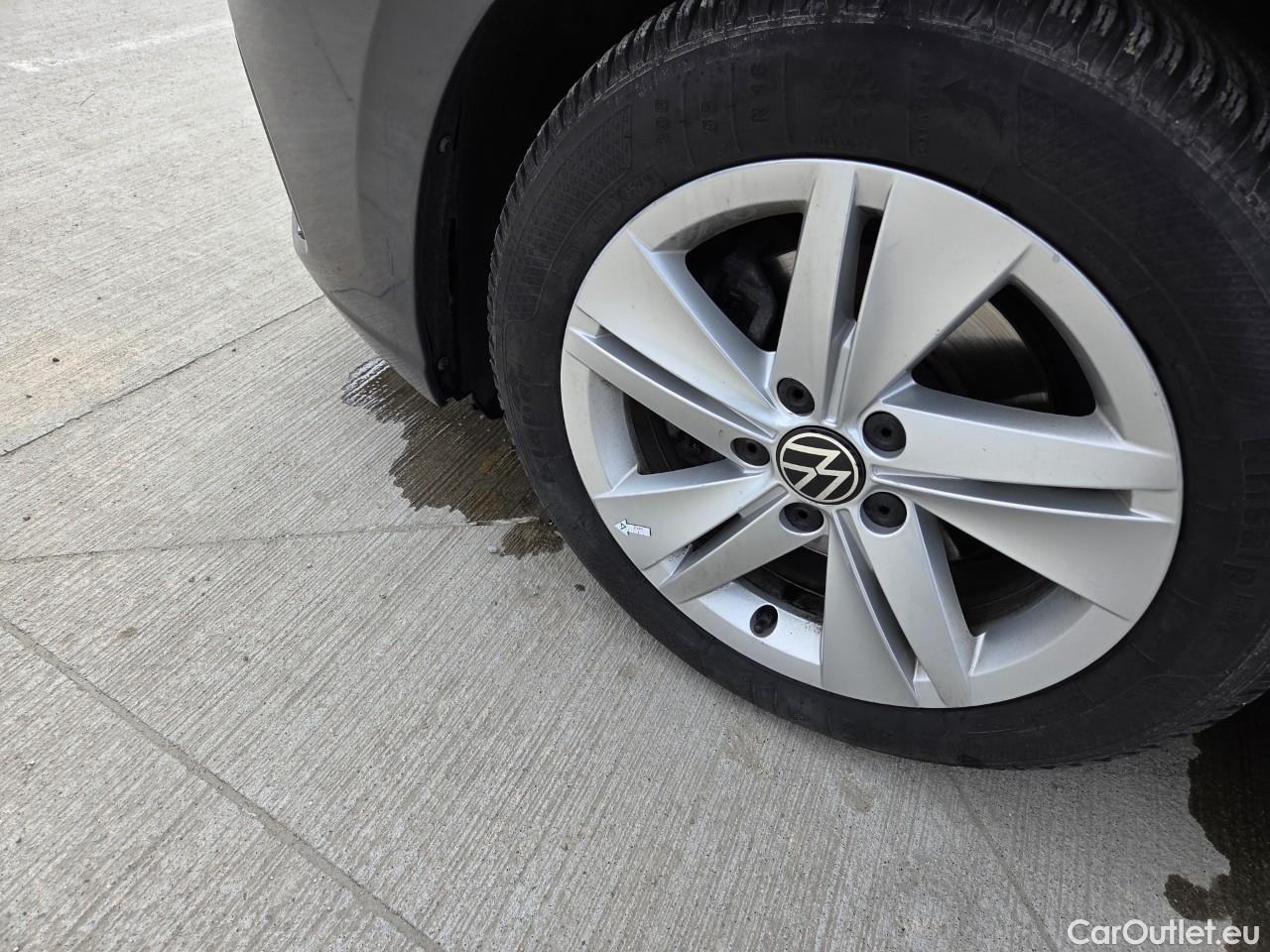  Volkswagen  Golf  Life 1.0 TSI #11