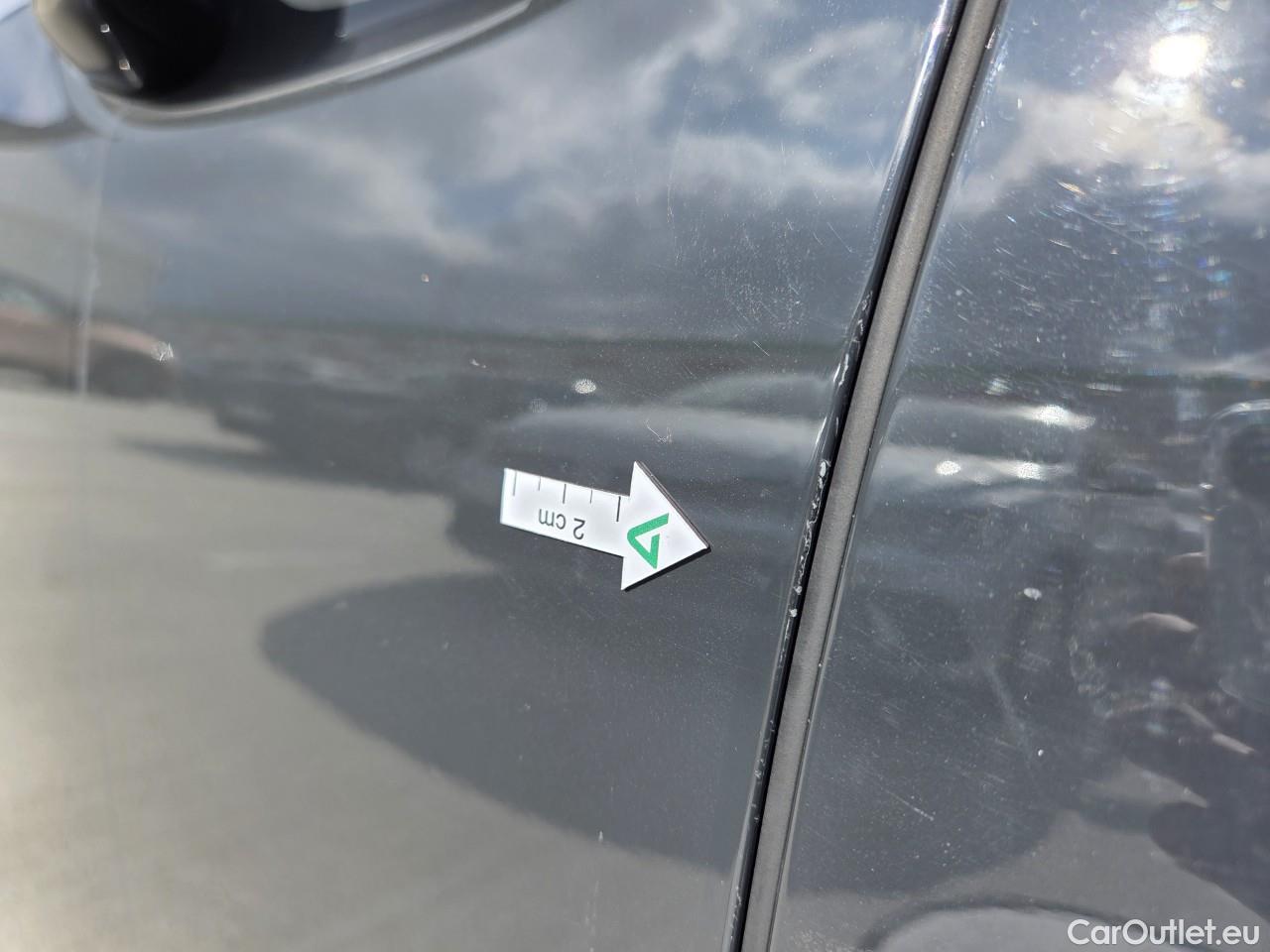  Volkswagen  Golf  Life 1.0 TSI #2