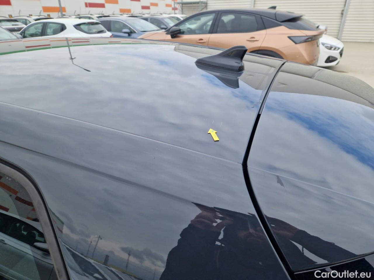  Volkswagen  Golf  Life 1.0 TSI #32