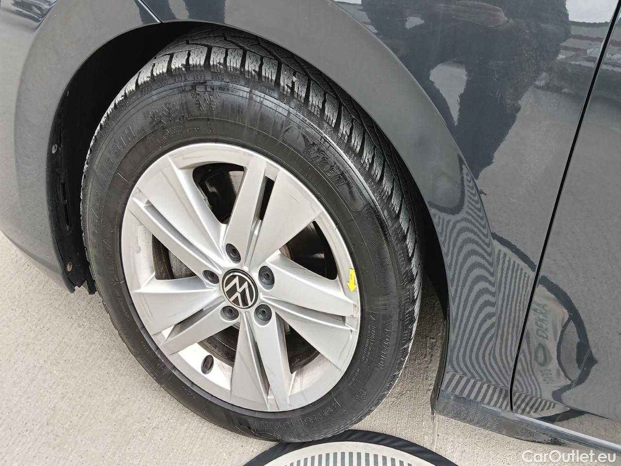  Volkswagen  Golf  Life 1.0 TSI #9