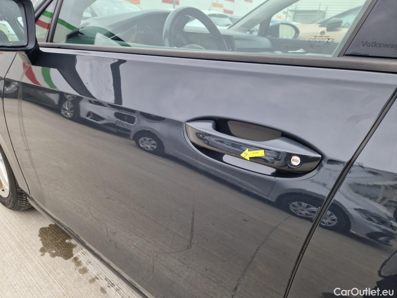  Volkswagen  Golf  Life 1.0 TSI #3