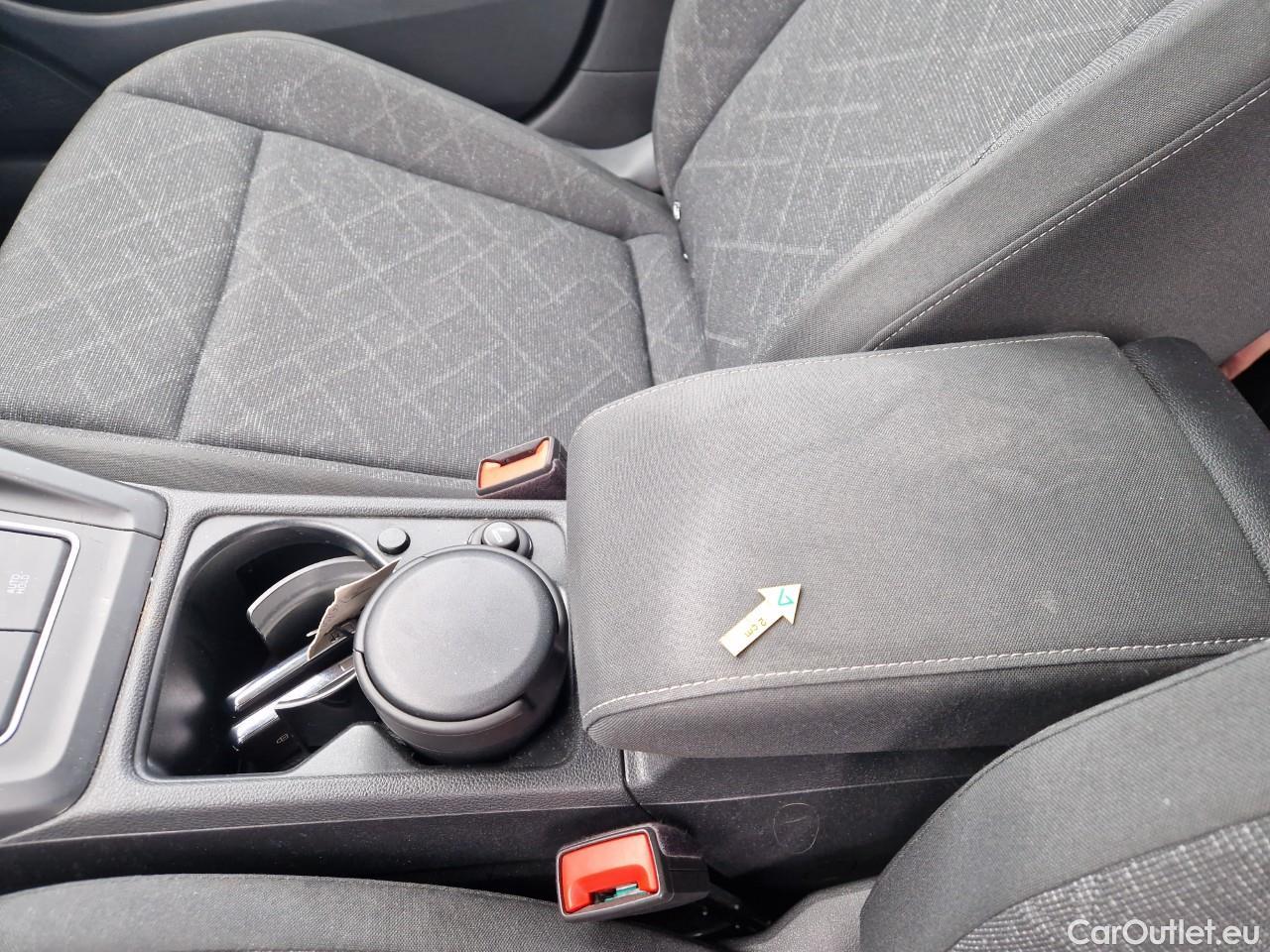  Volkswagen  Golf  Life 1.0 TSI #41