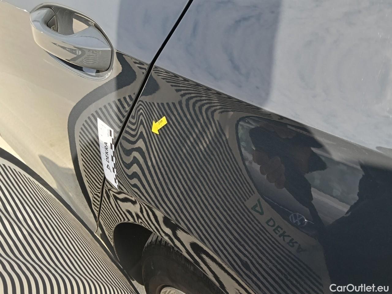  Volkswagen  Golf  Life 1.0 TSI #30