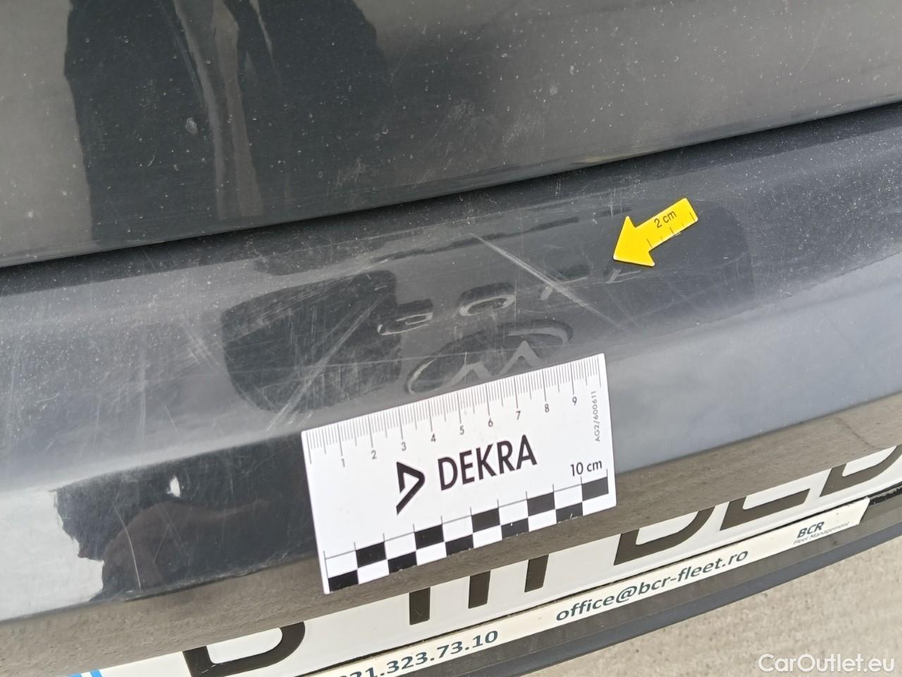  Volkswagen  Golf  Life 1.0 TSI #25