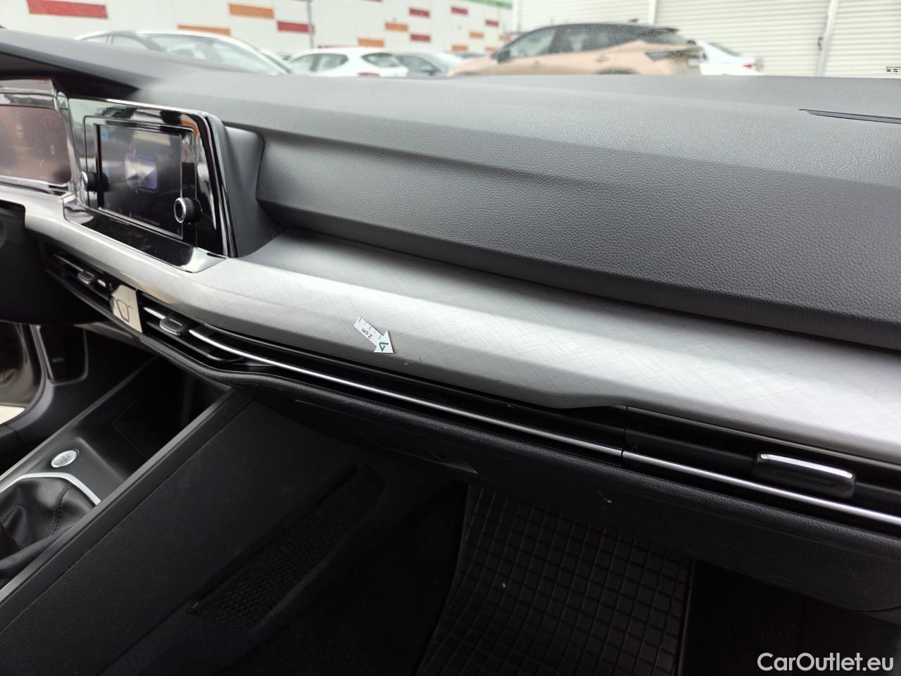  Volkswagen  Golf  Life 1.0 TSI #47