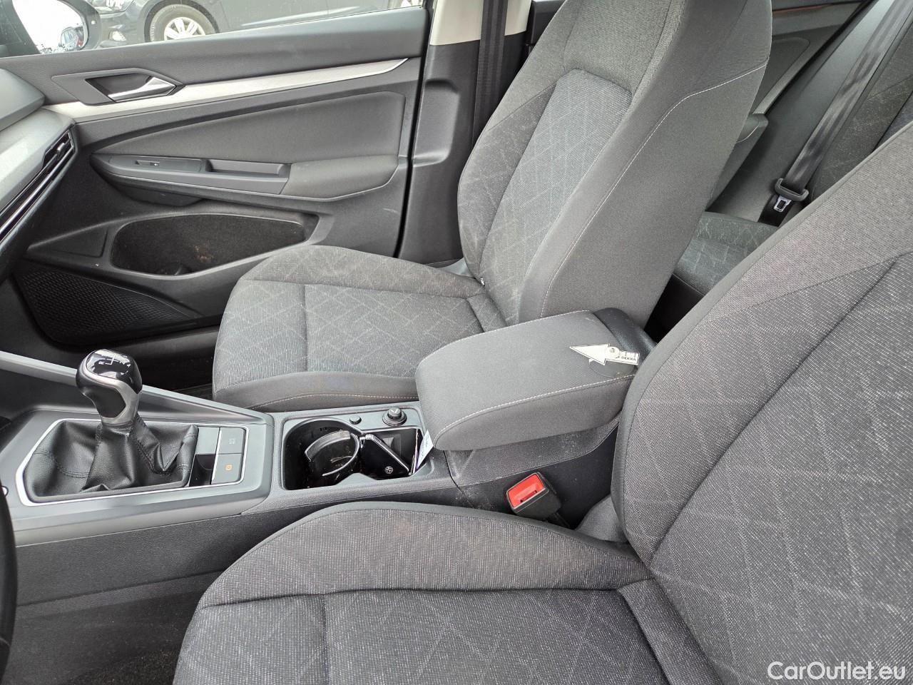  Volkswagen  Golf  Life 1.0 TSI #38