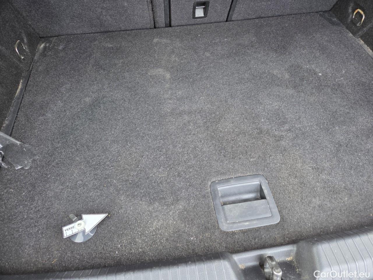  Volkswagen  Golf  Life 1.0 TSI #53