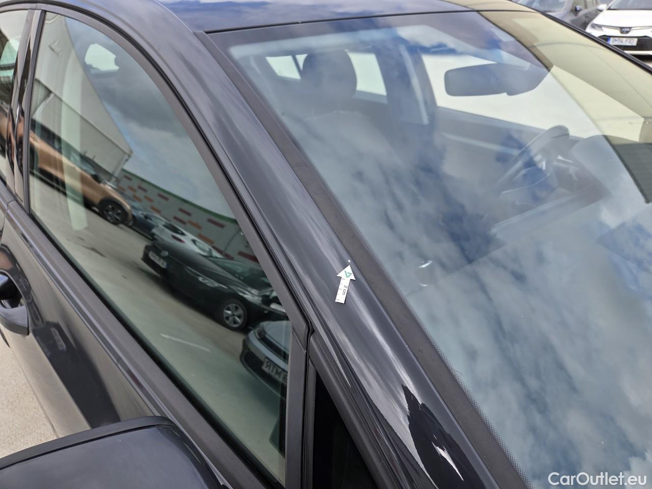  Volkswagen  Golf  Life 1.0 TSI #34