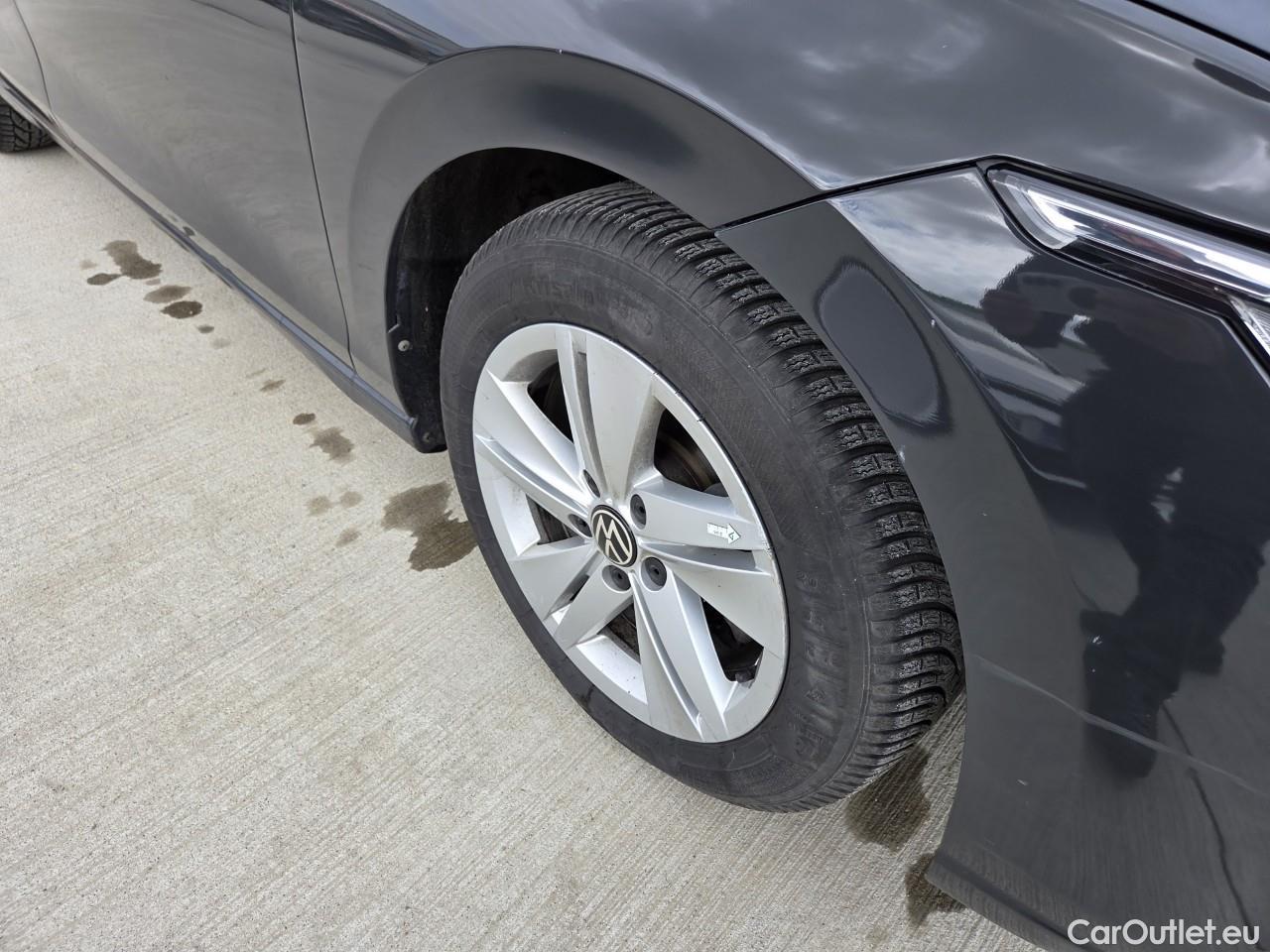  Volkswagen  Golf  Life 1.0 TSI #26