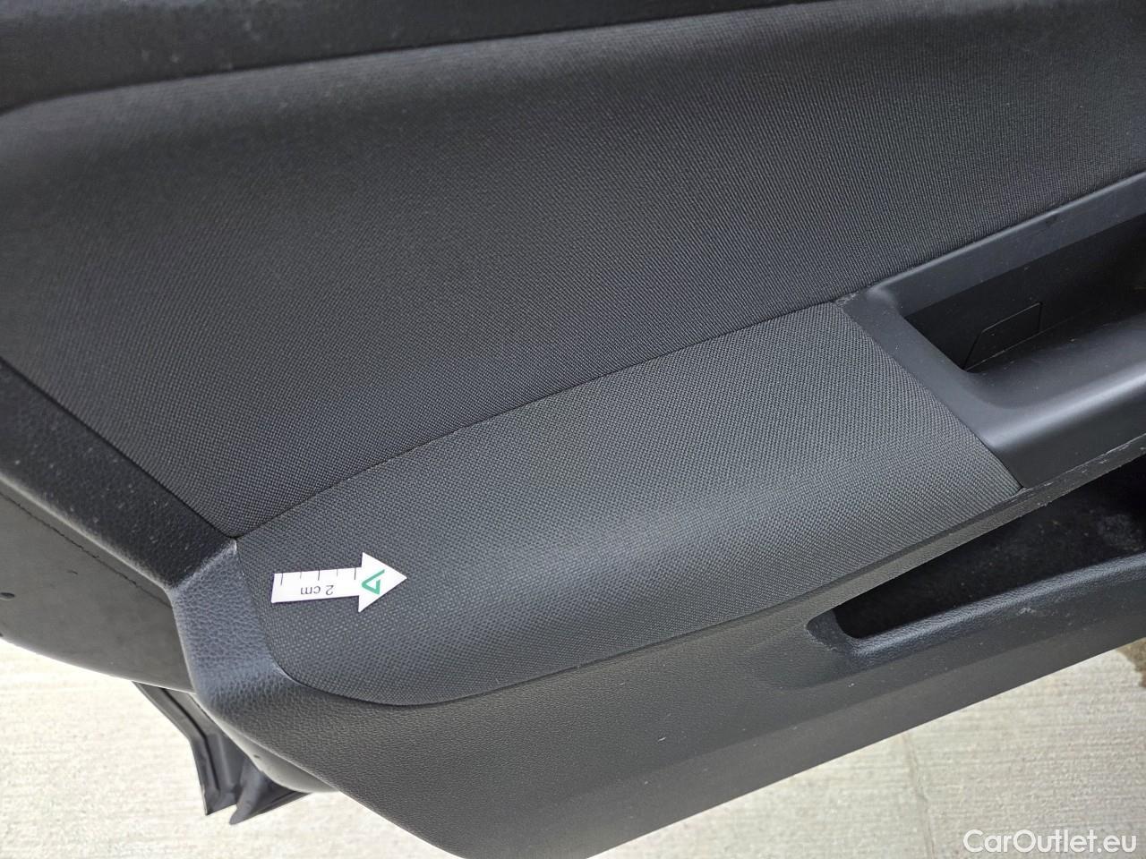  Volkswagen  Golf  Life 1.0 TSI #59