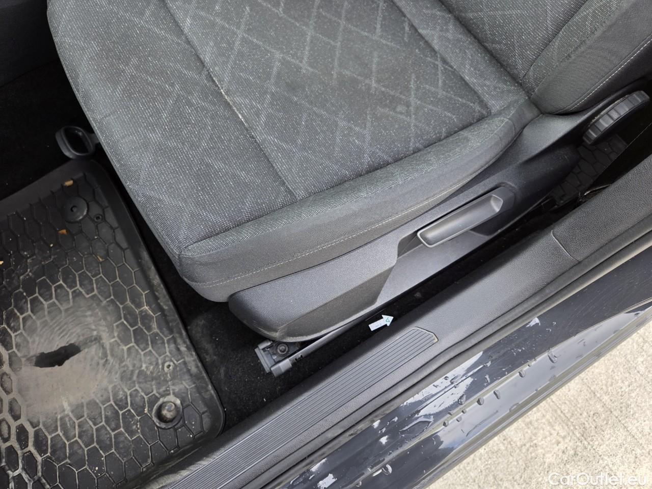  Volkswagen  Golf  Life 1.0 TSI #65