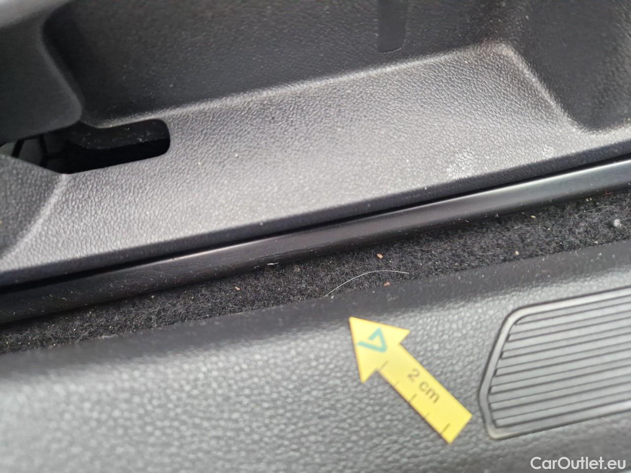  Volkswagen  Golf  Life 1.0 TSI #40