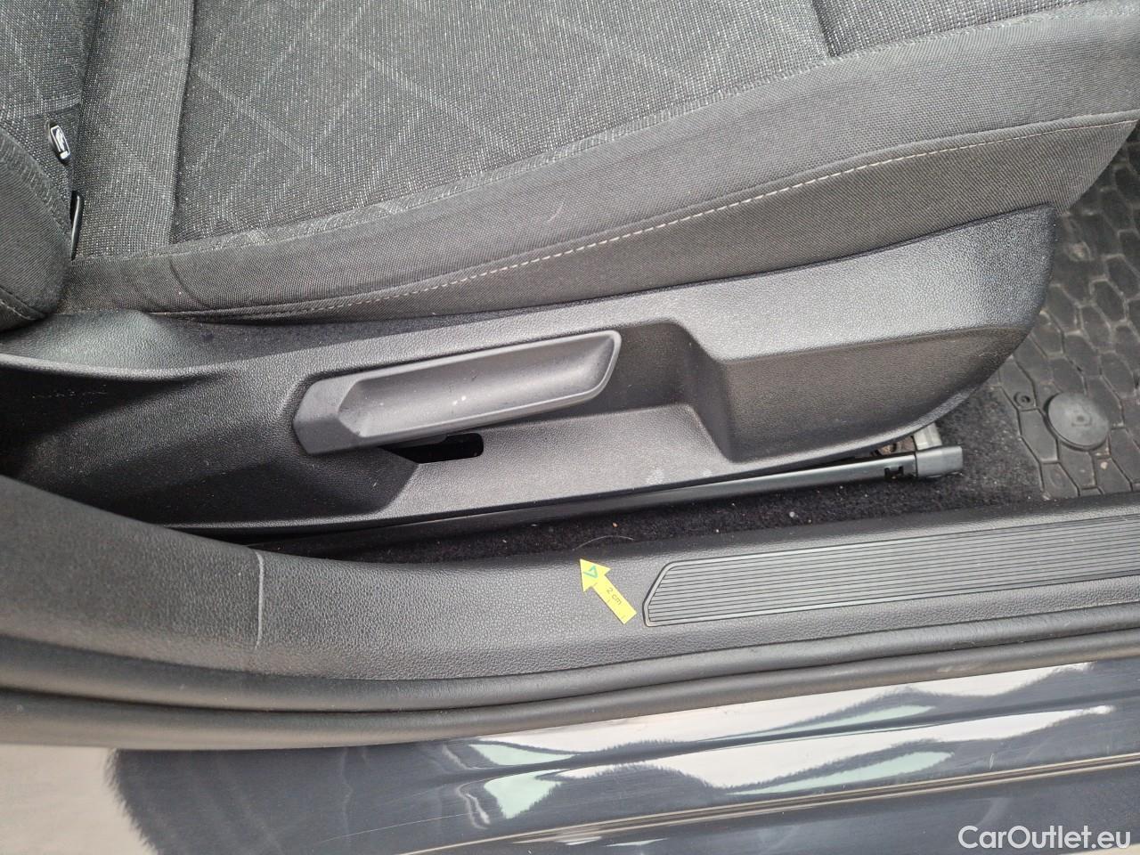  Volkswagen  Golf  Life 1.0 TSI #39