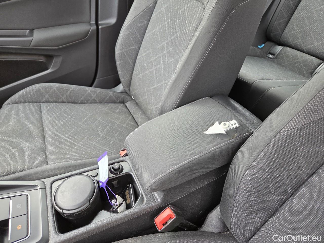  Volkswagen  Golf  Life 1.0 TSI #64