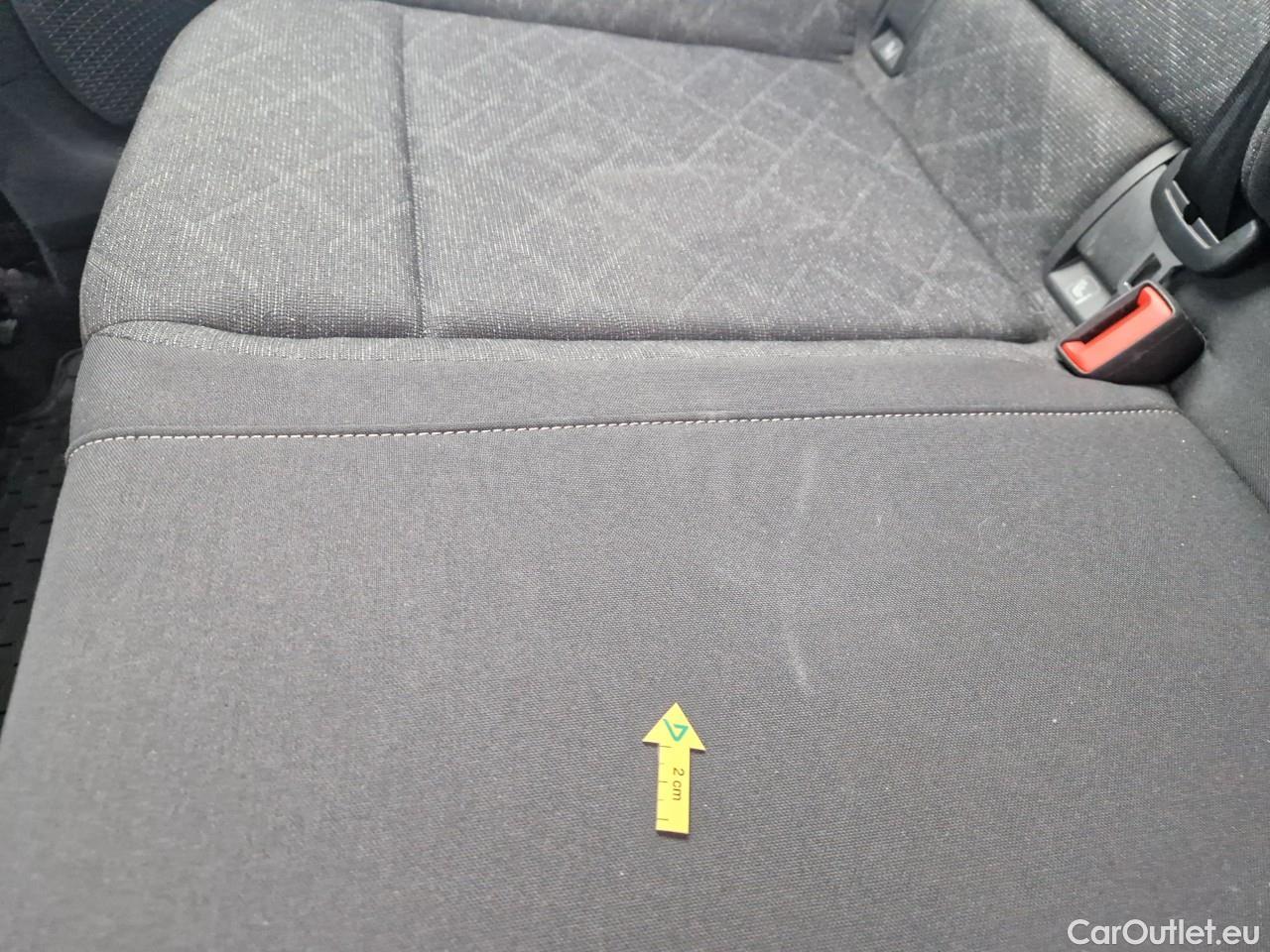  Volkswagen  Golf  Life 1.0 TSI #36