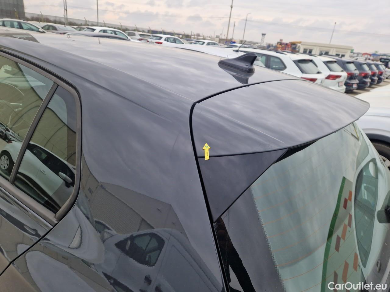  Volkswagen  Golf  Life 1.0 TSI #25