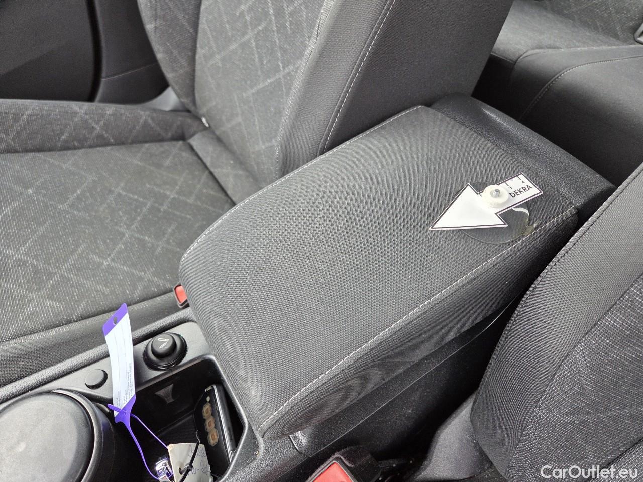  Volkswagen  Golf  Life 1.0 TSI #63