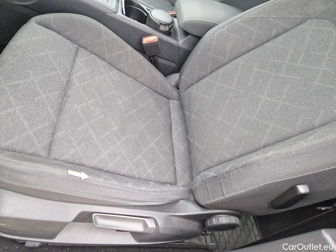  Volkswagen  Golf  Life 1.0 TSI #33