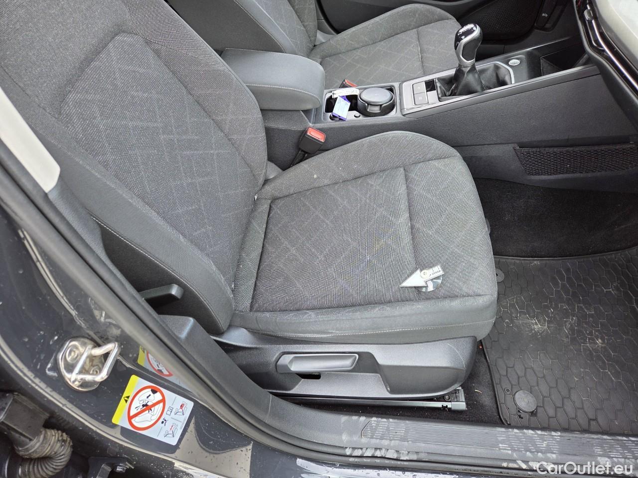  Volkswagen  Golf  Life 1.0 TSI #69