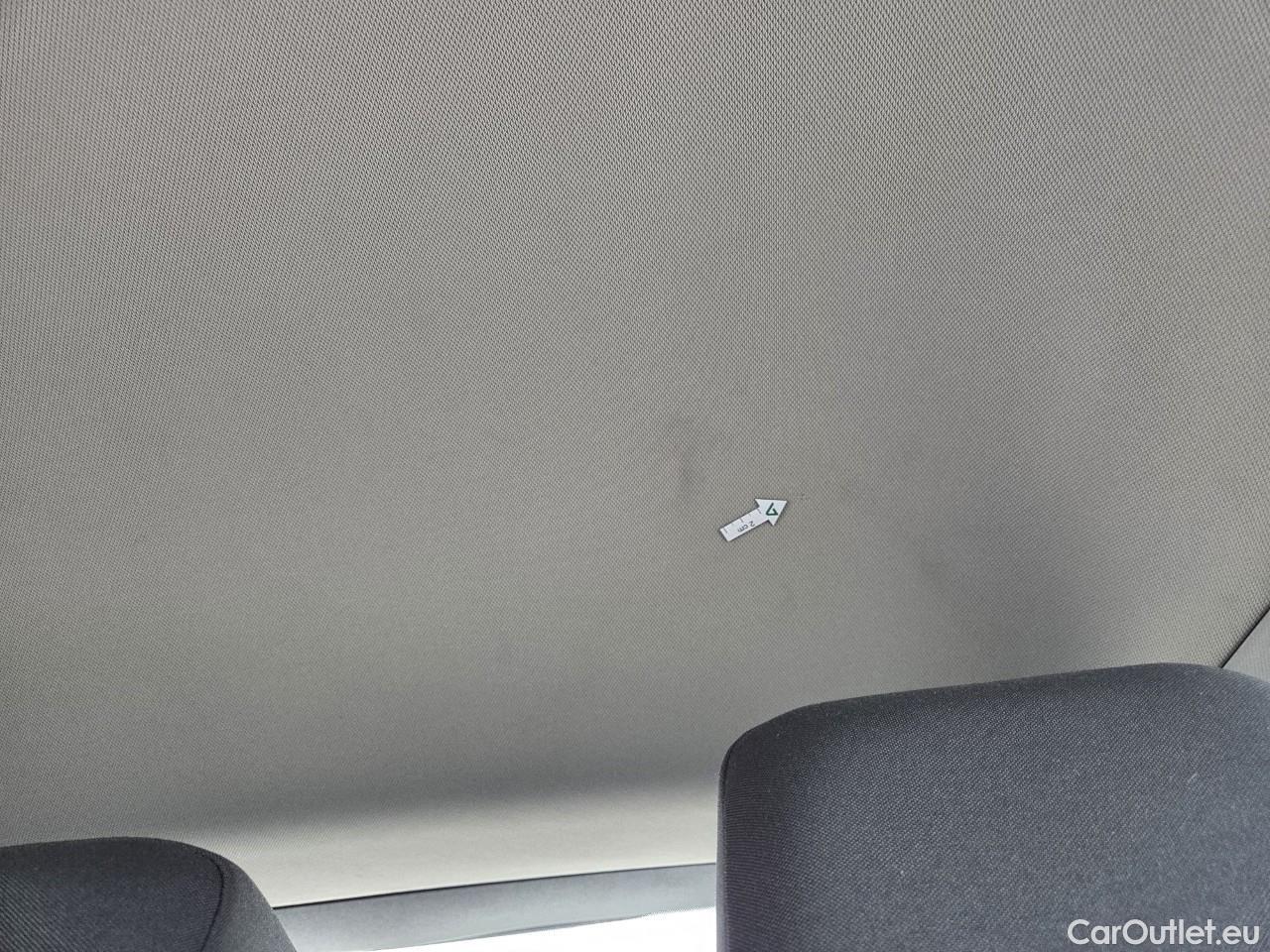  Volkswagen  Golf  Life 1.0 TSI #74