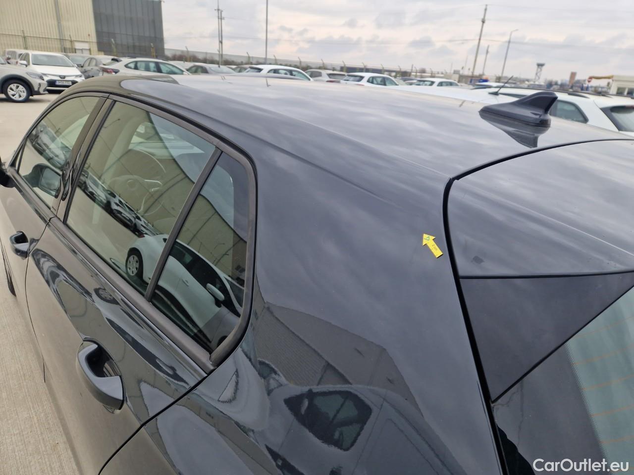  Volkswagen  Golf  Life 1.0 TSI #27