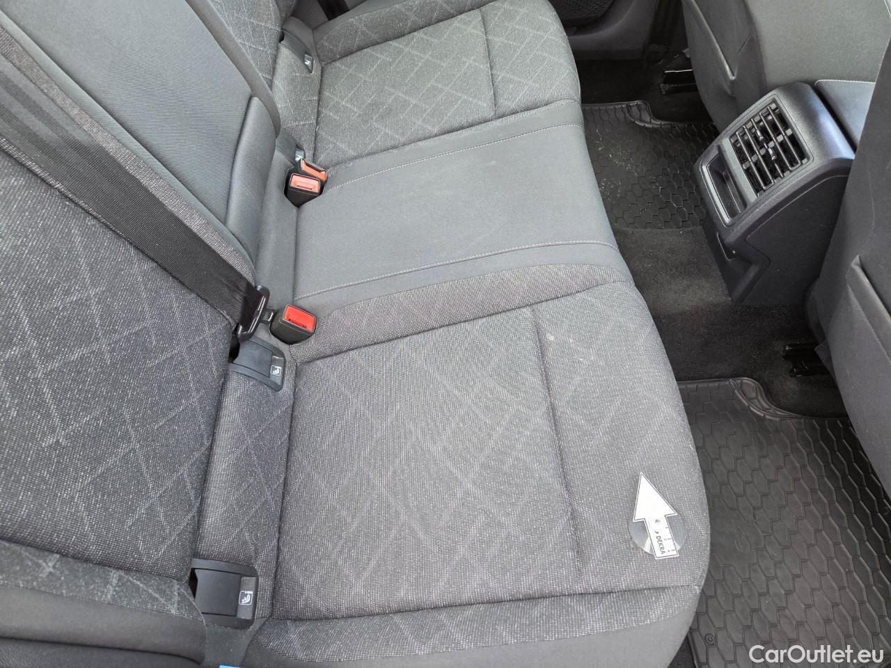  Volkswagen  Golf  Life 1.0 TSI #72