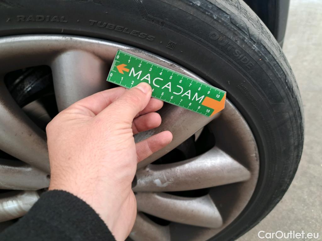  Mini  Mini   / 2014 / 5P / Berline Cooper Edition Greenwich 136 ch #26