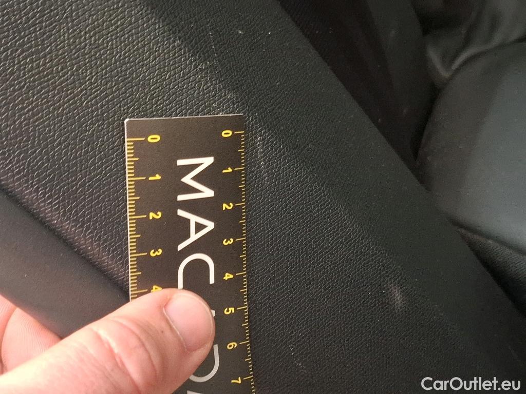  Peugeot  3008 PEUGEOT  / 2020 / 5P / SUV 1.6 HYBRID4 300 E-EAT8 GT #36