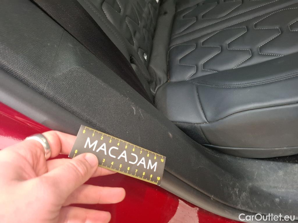  Peugeot  3008 PEUGEOT  / 2020 / 5P / SUV 1.6 HYBRID4 300 E-EAT8 GT #34